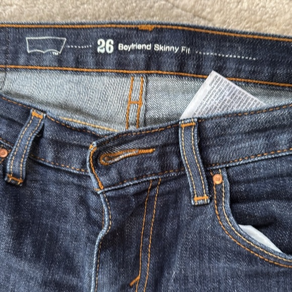 Levis size 26 skinny boyfriend VGUC - Picture 2 of 5